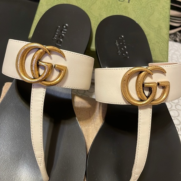 Gucci Cream and Black Sandals with Iconic GG Logo - Picture 2 of 12